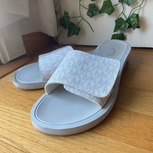 MICHAEL KORS GRAY SLIDES
